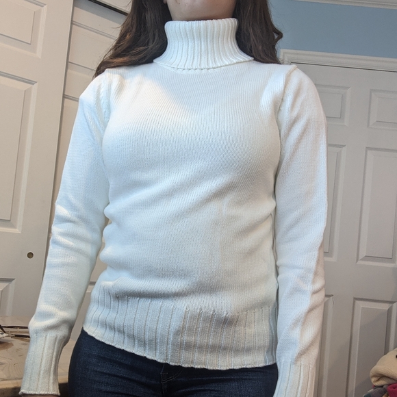 GAP | Sweaters | Gap White Turtleneck 